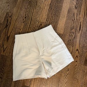 Zara Highwaisted Pleated Shorts XS